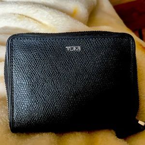 TUMI wallet zip opening Black Leather
